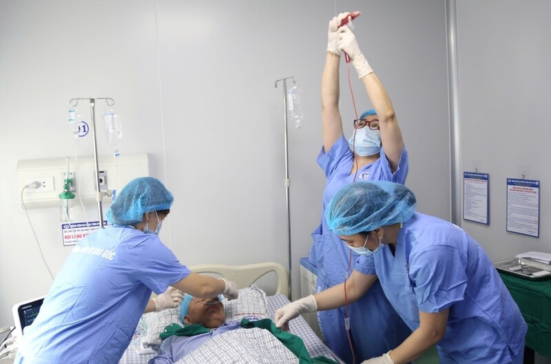 Chúc mừng người bệnh ghép tế bào gốc đầu tiên tại Bệnh viện Đa khoa tỉnh Phú Thọ được ra viện 16 nguoi benh ghep te bao goc ra vien 6