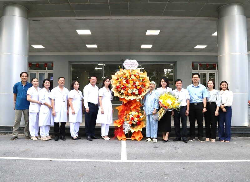 Chúc mừng người bệnh ghép tế bào gốc đầu tiên tại Bệnh viện Đa khoa tỉnh Phú Thọ được ra viện 17 nguoi benh ghep te bao goc ra vien 7