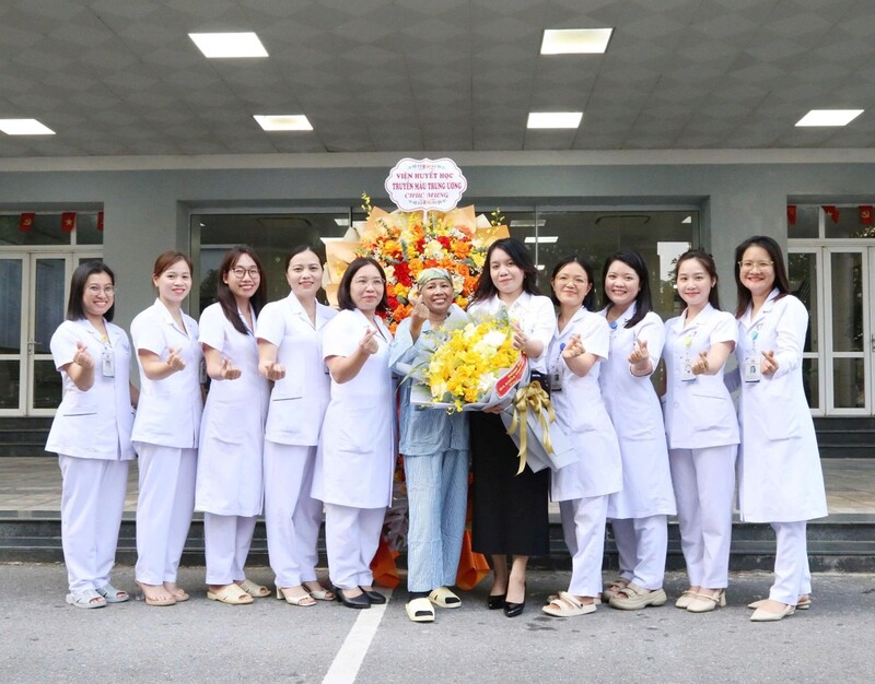Chúc mừng người bệnh ghép tế bào gốc đầu tiên tại Bệnh viện Đa khoa tỉnh Phú Thọ được ra viện 19 nguoi benh ghep te bao goc ra vien 9