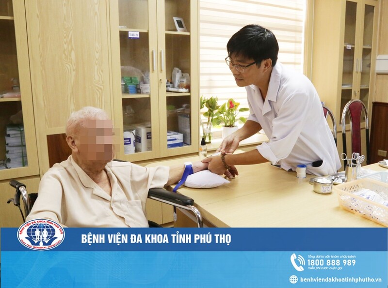 Trung tâm Chăm sóc sức khỏe cán bộ tỉnh – Bệnh viện Đa khoa tỉnh Phú Thọ tận tâm chăm sóc sức khỏe cán bộ cao tuổi 8 trung tam cham soc can bo tinh 2